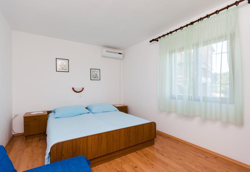 Apartments Dragan Lopar Exterior photo