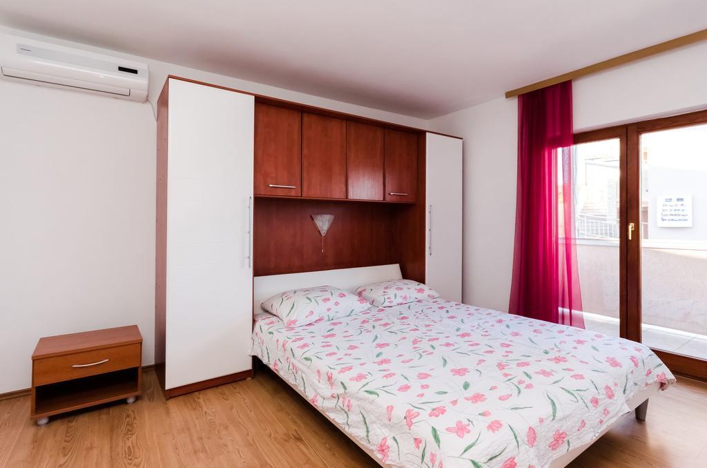 Apartments Dragan Lopar Exterior photo