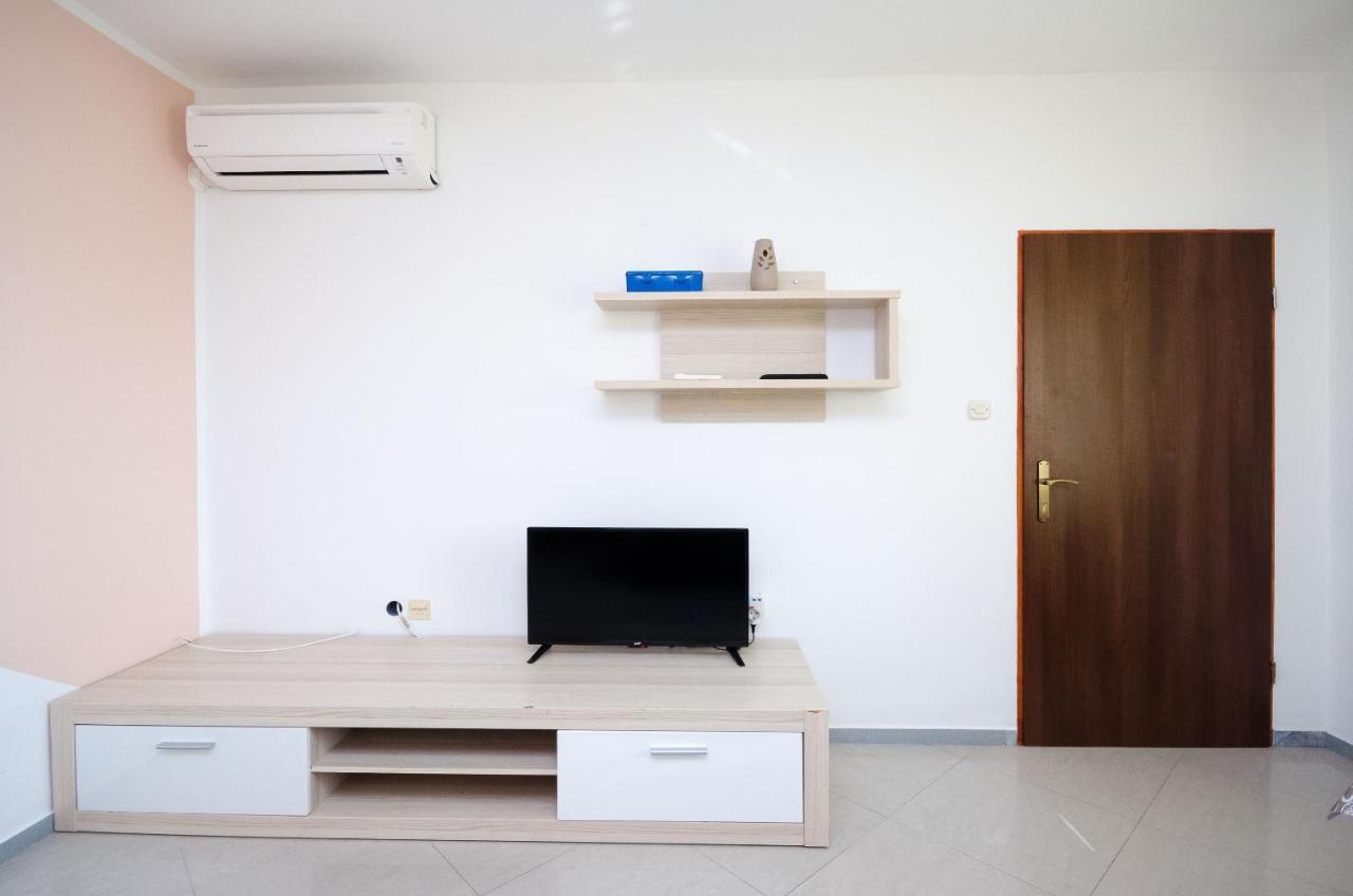 Apartments Dragan Lopar Exterior photo