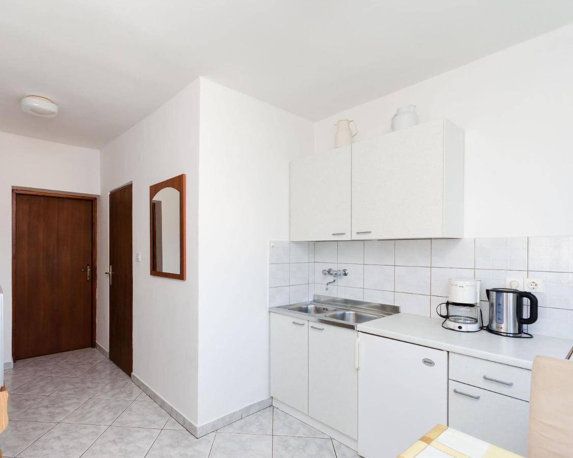 Apartments Dragan Lopar Exterior photo