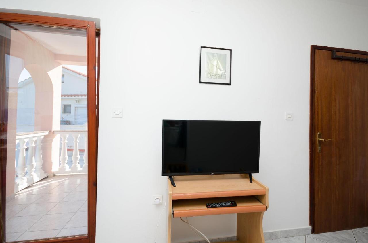 Apartments Dragan Lopar Exterior photo