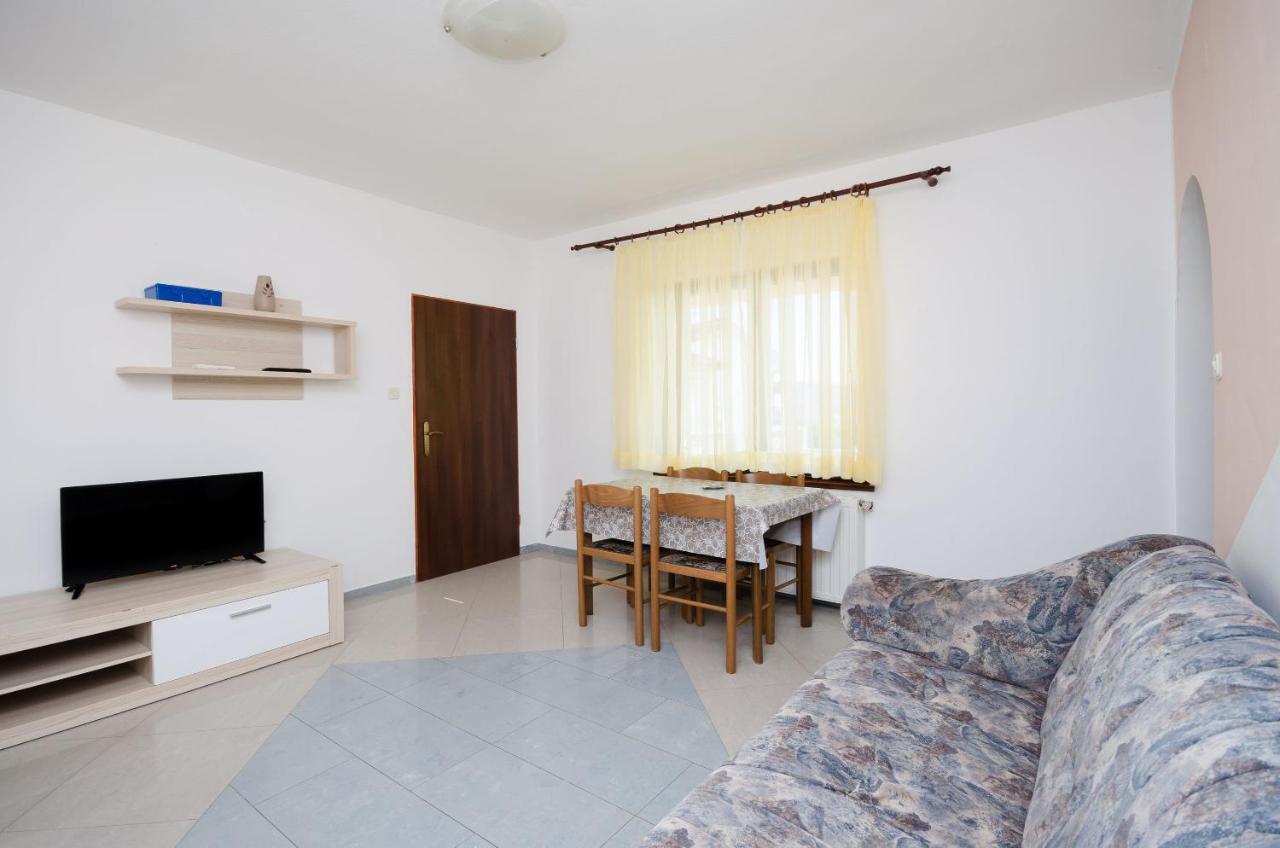Apartments Dragan Lopar Exterior photo